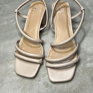 Pretty and casual sandals